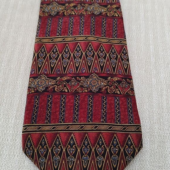 Metropolitan Museum of Art Silk Men's Necktie - Picture 8 of 9